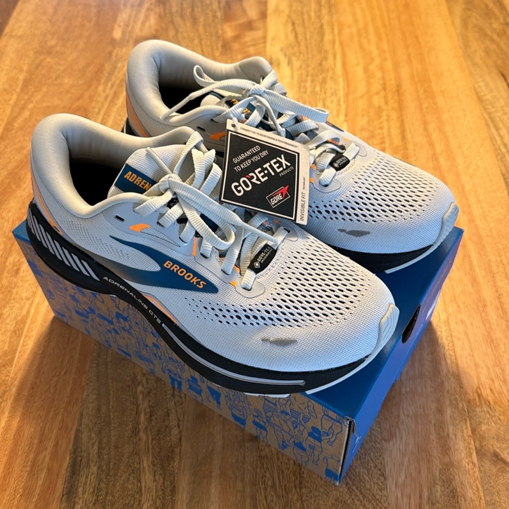 Brooks Adrenaline Goretex running shoes NWT